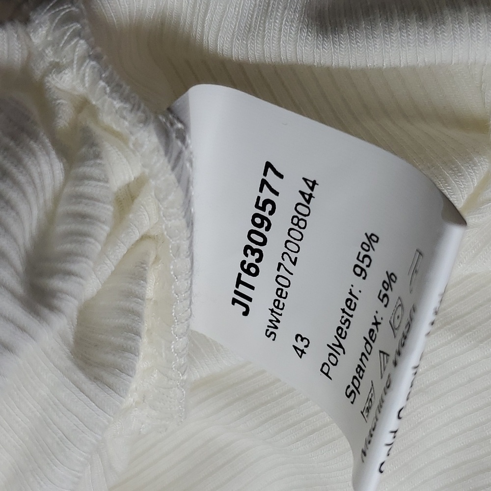 Unity Ruched Crop NEW - Picture 7 of 8